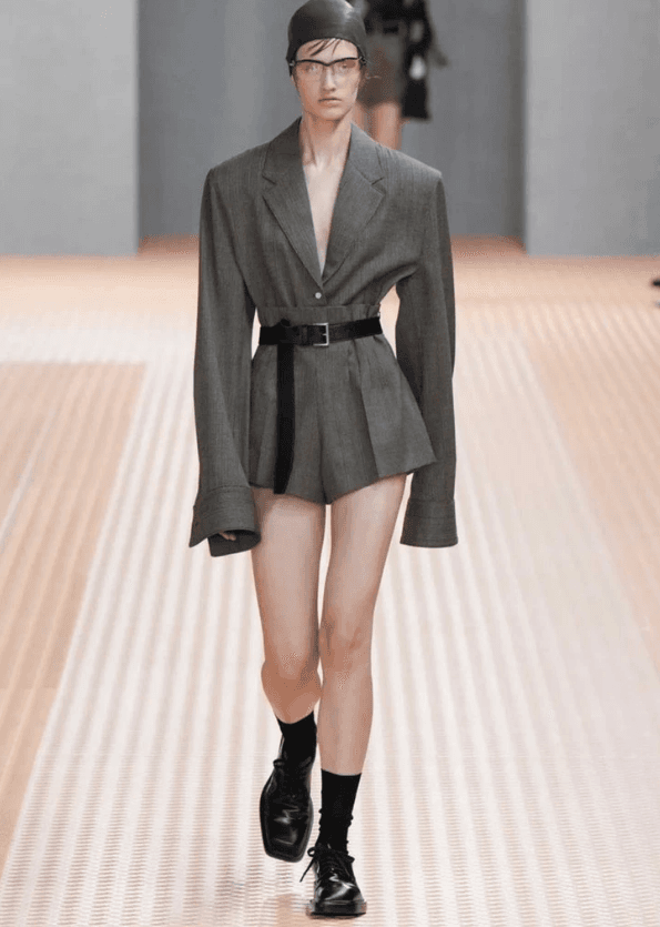 В таком образе Лина дебютировала на показе Prada в Европе в этом году [Фото: linananananaa_/ instagram.com (экстремистская организация, деятельность запрещена в РФ)]