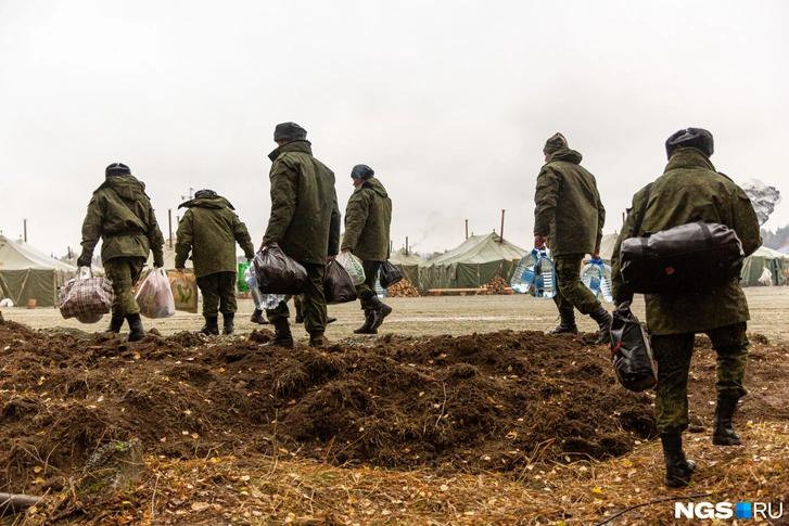 Для многих родственников мобилизованных траты ограничились покупкой вещей в учебный лагерь. Но Виктории пришлось заплатить значительно больше [Фото: Александр Ощепков / NGS.RU]