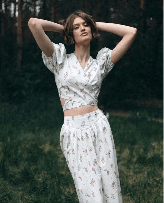 В профайле Лины много легких, женственных образов [Фото: Паша Емельянова / Vk.com]