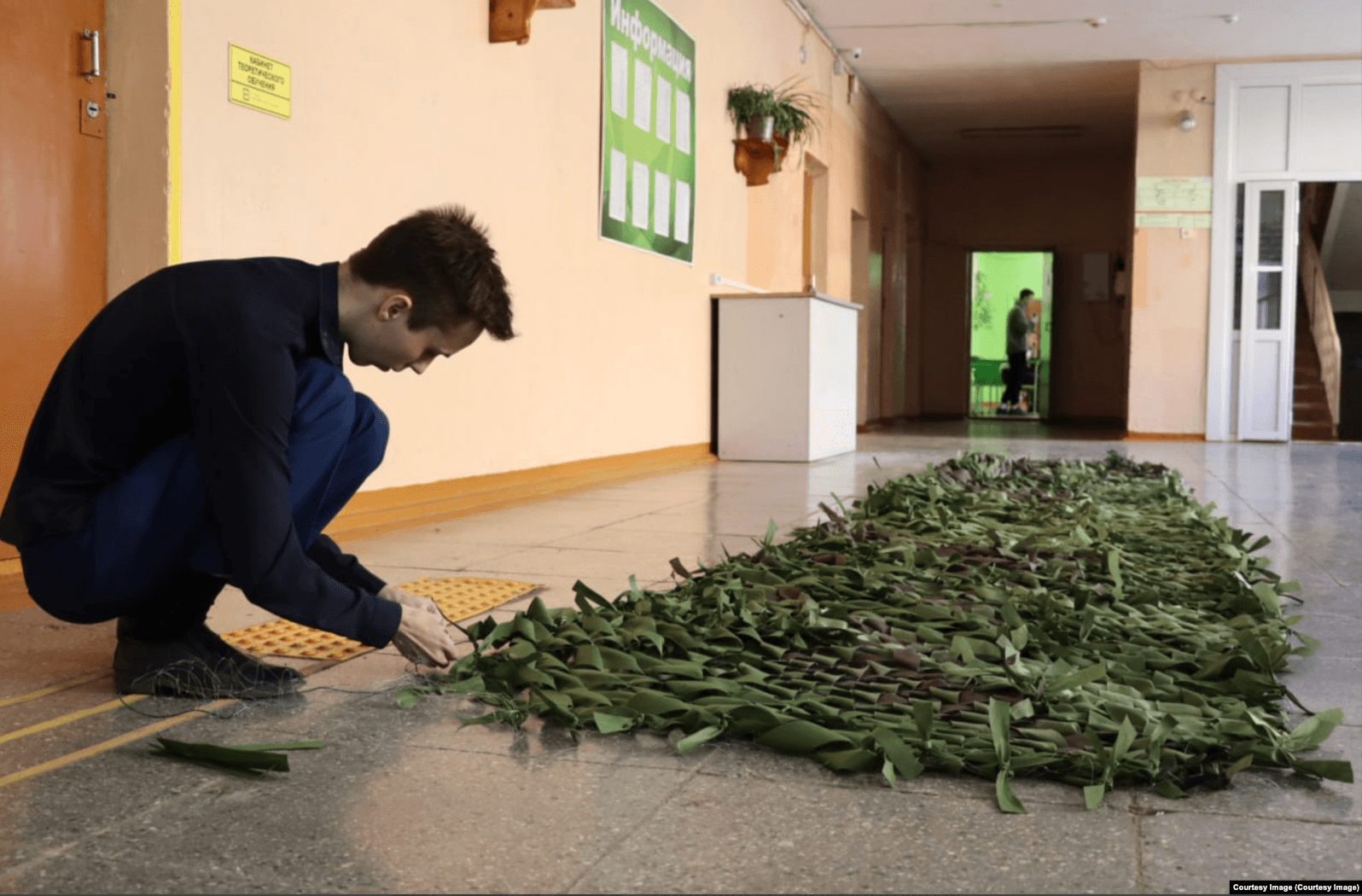 В Чунском техникуме студенты плетут маскировочные сети