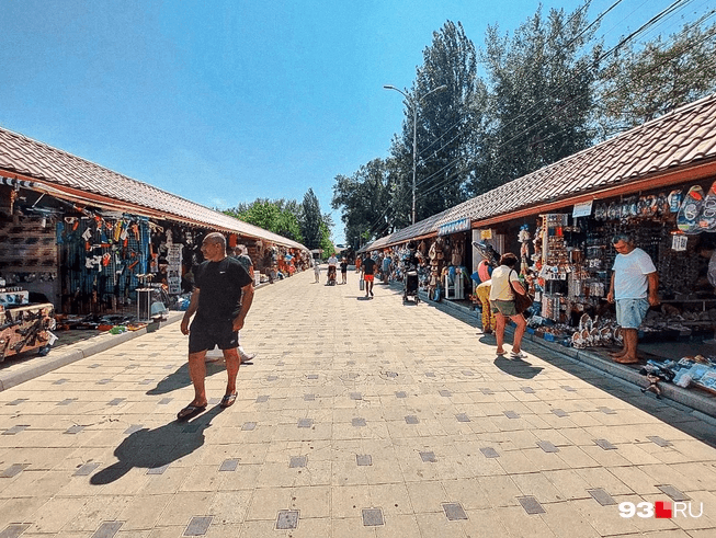 Лавки открыты и ждут покупателей